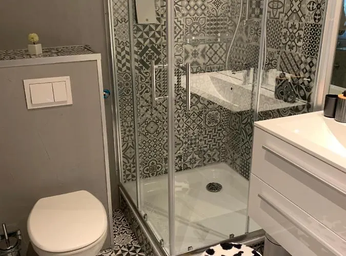 林德霍夫酒店 3*