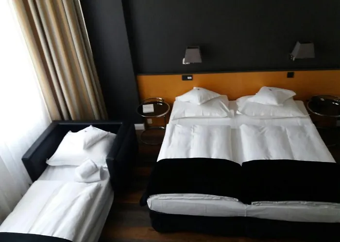 林德霍夫酒店 3*