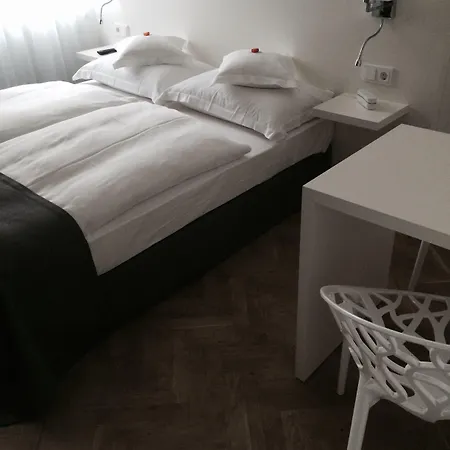 מלון Lindenhof 3*