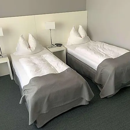 Lindenhof מלון 3*