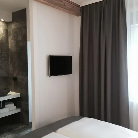 林德霍夫酒店 3*